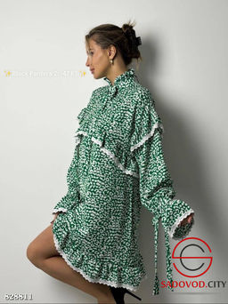 Платье женское с оборками и окантовкой из рюш