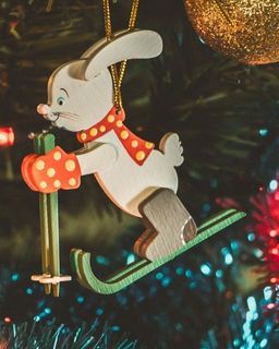 Елочные игрушки - Зайчик на лыжах 3020