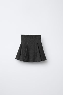 RUFFLED RIBBED BERMUDA SKORT