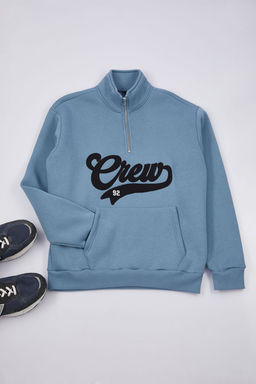 TRENDYOL MAN Mavi Dik Yaka Oversize/Genis Kesim Dik Yaka Fermuarl? Yaz? Nak?sl? Sweatshirt TMNAW25SW00083 - Trendyolmilla фото 7
