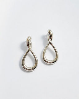 Стильные серьги