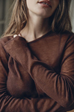 CAMISETA LANA 100% / Marr?n