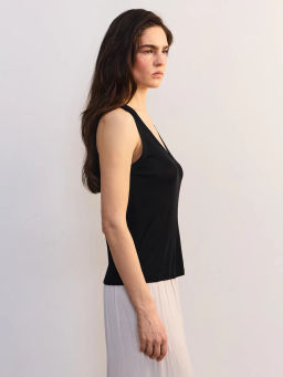 Майка прямого кроя с треугольным вырезом ZR2605013404-50 / Zarina