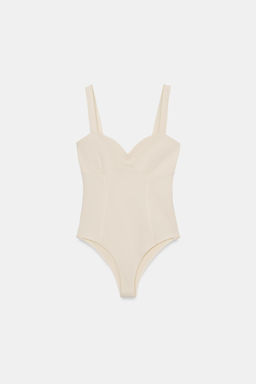 BODY TIRANTES ESCOTE CORAZ?N / Crudo