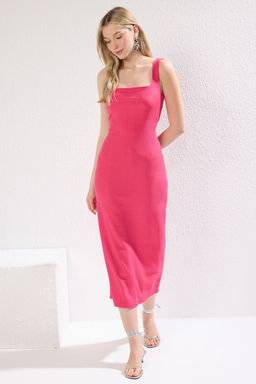 Fusya Duz Midi Ottoman Esnek Kare Yaka Kal?n Ask?l? Vucuda Oturan Orme Elbise TWOSS25EL00326