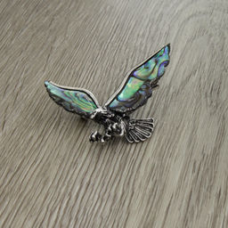 Брошь-подвеска "Ястреб" со вставкой из гелиотиса