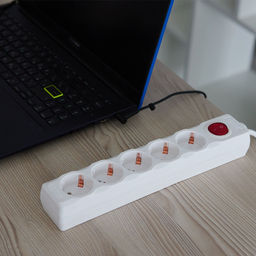 S-GSU5-5 WHITE Cетевой фильтр серии Universal, 5м (Пвс 3*0,75), 5 гнезд, с/з. 10А. Защита от перенапряжения, короткого замыкания. TM Uniel.