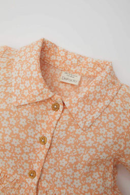 Мятое вискозное платье с короткими рукавами и цветочным принтом для маленьких девочек - Defacto фото 2