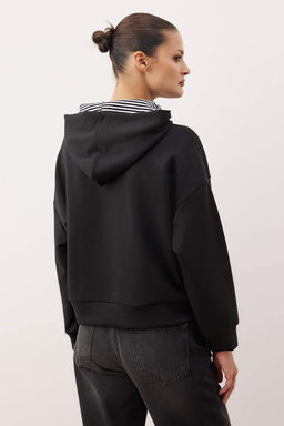Siyah Kapusonlu Oversize/Genis Kal?p Orme Sweatshirt TWOAW26SW00223 - Trendyolmilla фото 4