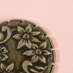 Резак для ниток, с цепочкой на руку, 3×4.5 см, цвет бронзовый