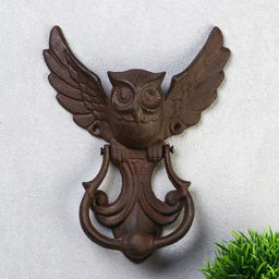 Дверной молоток для входной двери «Летящая сова», чугун, 23.5×18×5 см