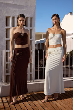Limited Edition Beyaz Aksesuar Detayl? Straplez Orme S?k Bluz TPRSS25BZ00032