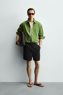 BERMUDA FLUIDA RELAXED FIT / Negro