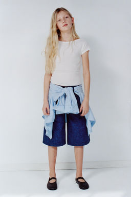 CAMISETA LISA CON MODAL / Blanco