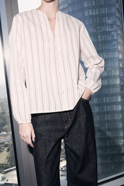 Limited Edition Ekru Cizgili Dugme Detayl? Mevsimlik Dokuma Bluz TWOSS26BZ00220