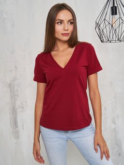 Футболка с V-вырезом