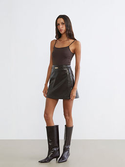 Beli Kemerli Deri G?r?n?ml? Mini Etek