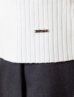 Джемпер Vilatte из вискозы с нейлоном V-вырез белый  фото 3