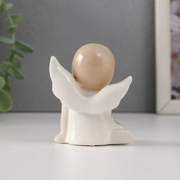 Фигурка керамика Девочка-ангел в платье с листьями сидит, 5.8?3.5?7 см