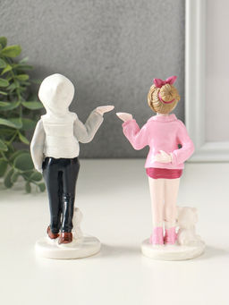 Набор фигурок полистоун «Подростки с мишками», 2 шт., 5.2×6.5×14.5 см