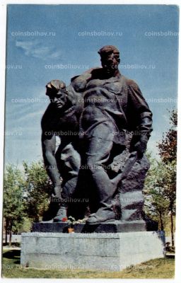 Открытка Волгоград  Мамаев курган. Скульптурная композиция на площади Героев.