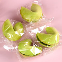 Печенье с предсказанием цветное 8 Марта, 4 шт.