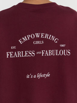 Свитшот женский бордовый оверсайз с вышивкой на груди empowering girls вино +печать 122949/1 - Mark formelle фото 6