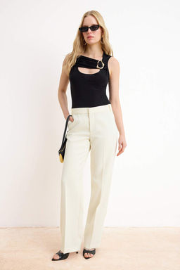 Siyah Fitted/Vucuda Oturan Havuz Yaka Kolsuz Aksesuar Detayl? Esnek Orme Bluz TWOSS26BZ00472 - Trendyolmilla фото 2