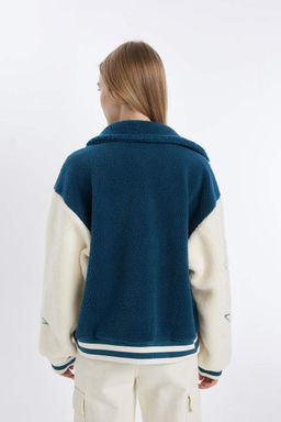 Плюшевая куртка-бомбер с карманами и карманами на кнопках с вышивкой поло большого размера - Defacto фото 10