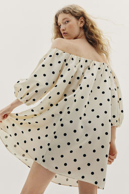 Vestido off-the-shoulder