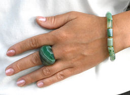 Крупный перстень из Агата цвет зеленый