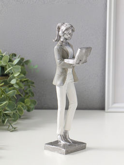 Сувенир полистоун "Девушка в бело-сером костюме с компьютером в наушниках" 24 см