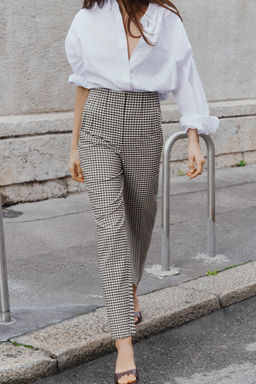 HIGH-WAIST TROUSERS - Zara фото 9