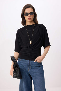 Siyah Fitted/Vucuda Oturan Kay?k Yaka Yarasa Kol K?sa Kollu Esnek Orme Bluz TWOSS26BZ00020