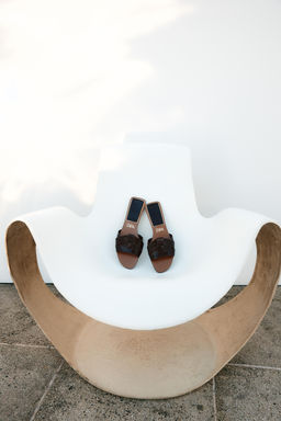 FLAT EMBOSSED LEATHER SANDALS - Zara фото 11