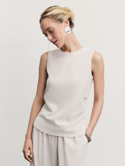 Топ из фактурной ткани с декоративной сборкой / Zarina