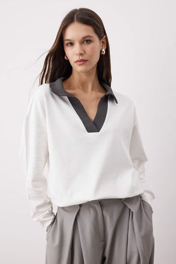 Ekru Renk Bloklu Polo Yaka Relaxed/Rahat Kal?p Orme Sweatshirt TWOAW26SW00043
