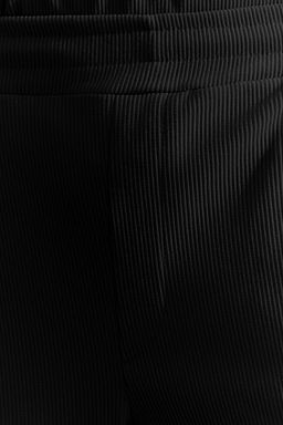 Siyah Straight Fit Dokulu Gizli Kordonlu Tek Parca Esofman Alt? TMNSS23EA00013