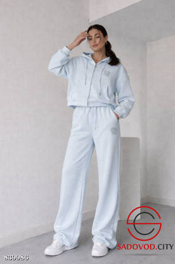 Спортивный женский костюм