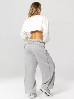 Спортивные брюки свободного кроя