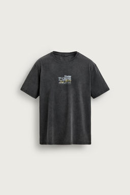 CAMISETA LAVADA TEXTOS CONTRASTE / Gris claro