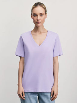 Базовая футболка с V-образным вырезом из хлопка / Zarina  фото 3