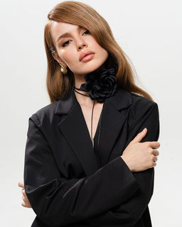 Колье-чокер с крупным цветком CHR001