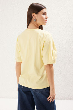 TRENDYOLMILLA Ac?k Sar? %100 Pamuk Balon Kol Oversize/Genis Kesim Orme T-Shirt TWOSS25TS00041  фото 15