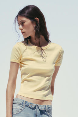 T-SHIRT WITH BACK SEAM - Zara фото 11