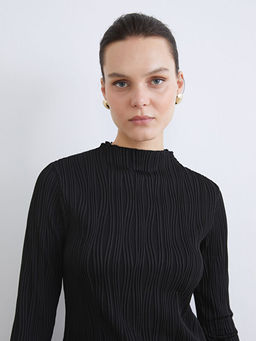 Dik Yaka Dokulu Kad?n Body