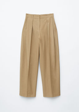 Pantalones plisados de perneras anchas