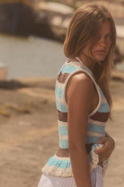 STRIPED KNIT TOP WITH RUFFLE - Zara фото 4