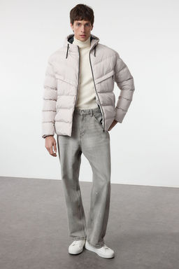 Trendyolmilla Man Gri Regular Fit Sisme Kapusonlu Suya ve Ruzgara Dayan?kl? K?sl?k Mont TMNAW25MO00041