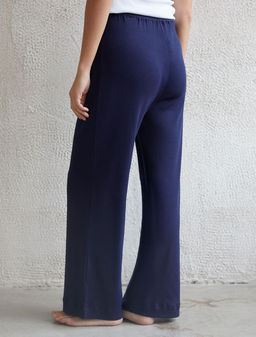 Прямые брюки с поясом на резинке из фактурного трикотажа в рубчик - Vilatte фото 3